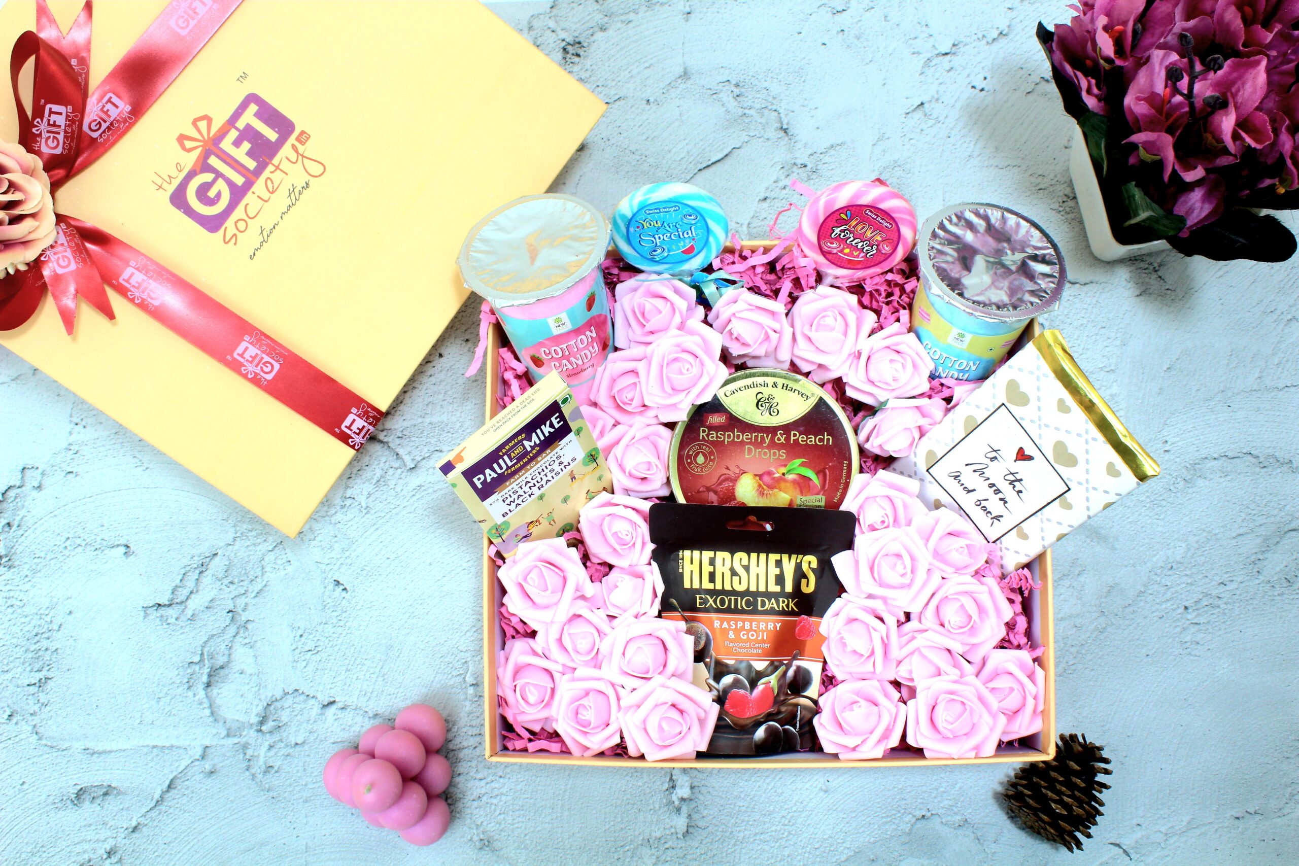 20220212184846_IMG_4819 Candy Lover Gift Hamper